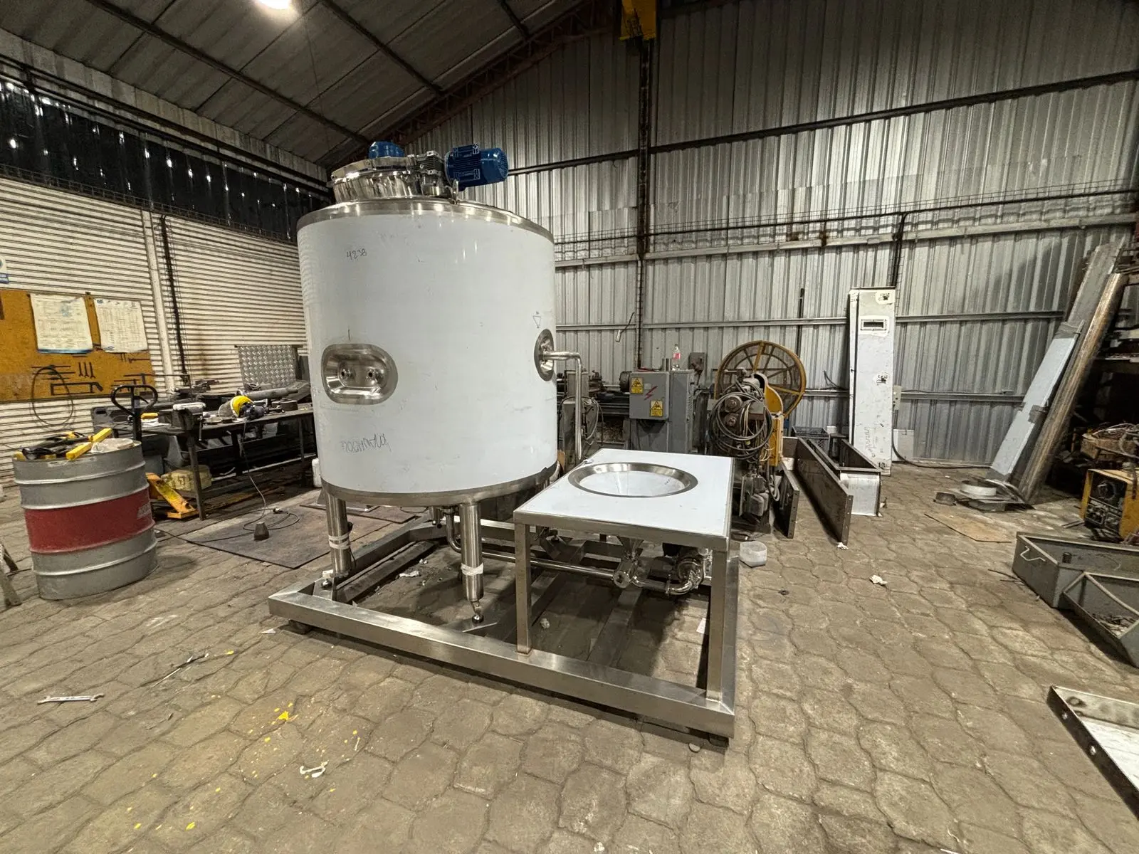 Tanque de premezcla con mesa de dosificado y mixer